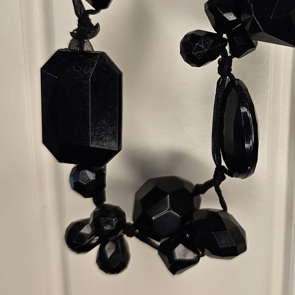 [Express] Black Resin Beads Necklace Various shapes & sizes - Picture 7 of 11